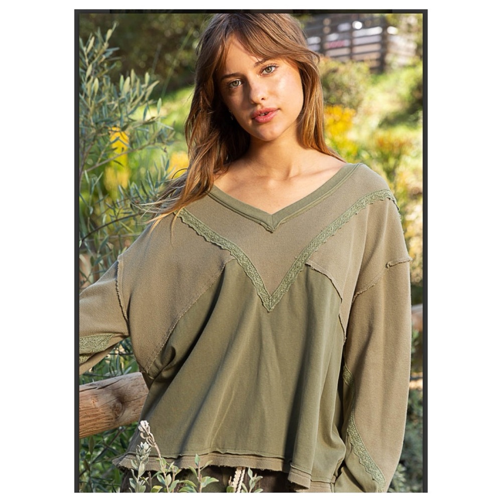 $35 start 281 🖤POL V neck lace trim olive top - Picture 3 of 11